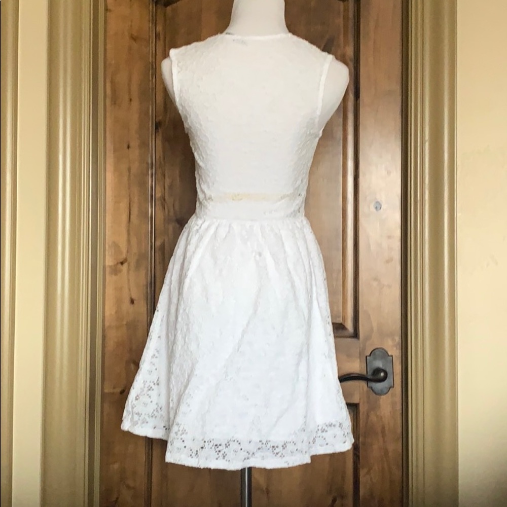 Cupped lace dress - Picture 2 of 7